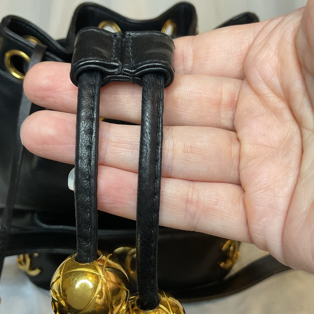 Vintage CHANEL Lambskin Bucket Bag W/Coin Purse - Picture 14 of 16